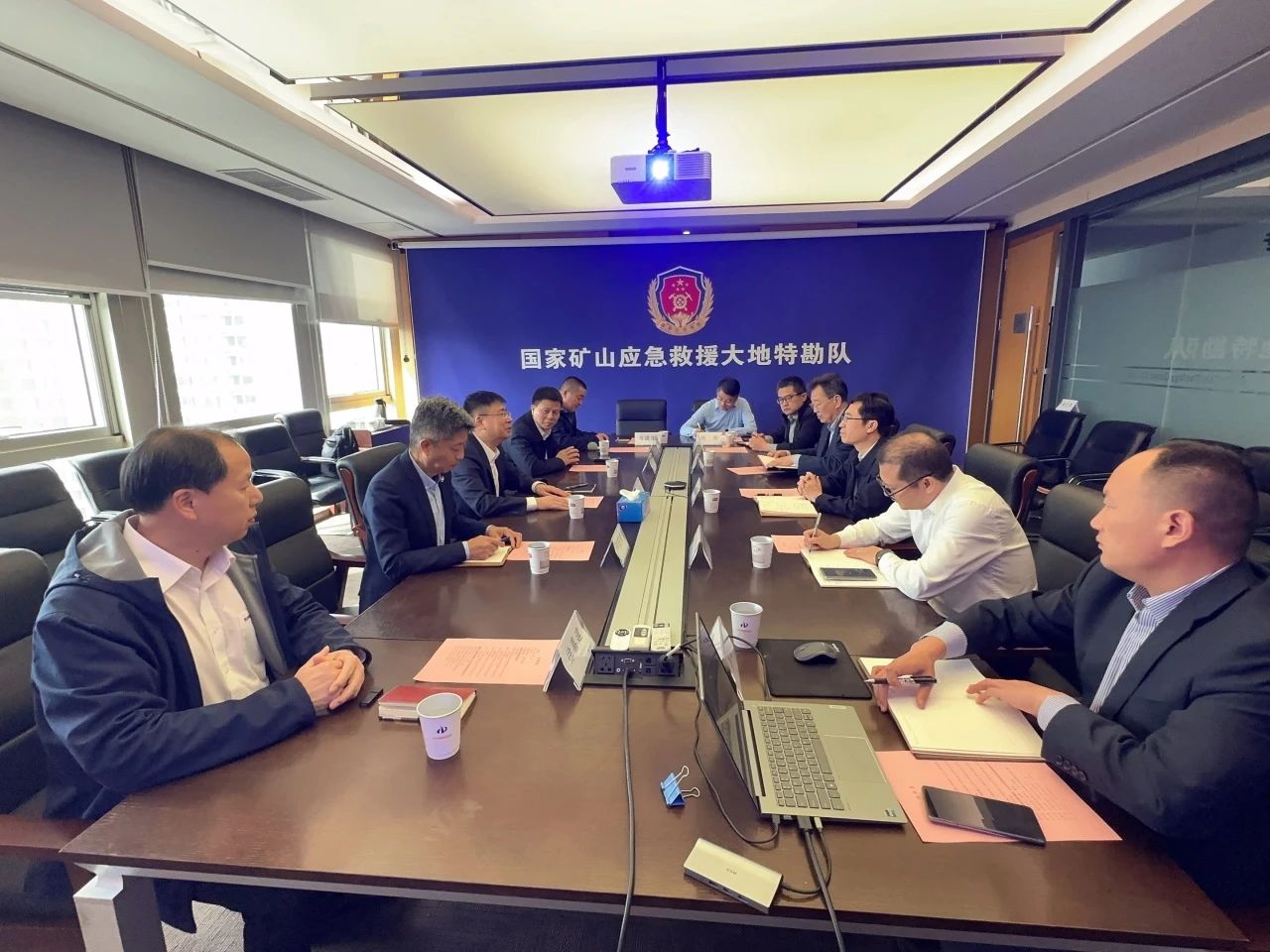 山河智能董事長(zhǎng)付向東帶隊(duì)拜訪中煤地質(zhì)總局、大地特勘公司
