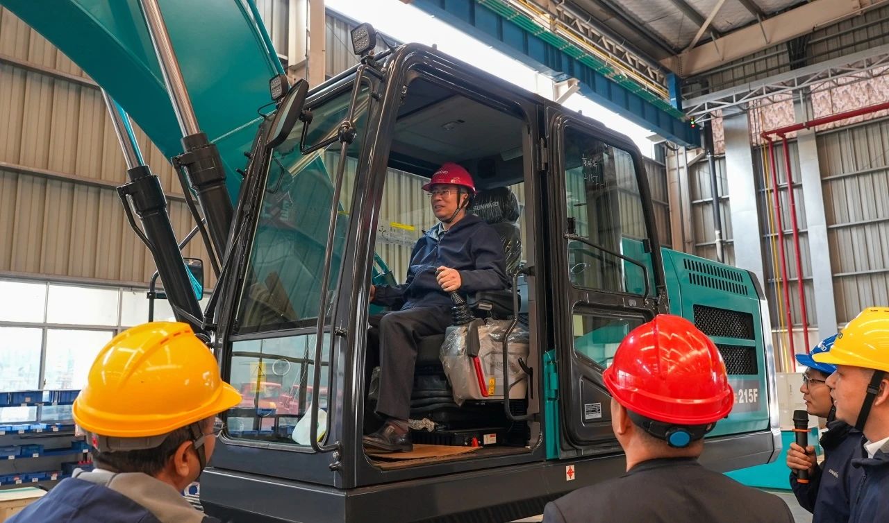 聚焦市場需求，山河智能三款精品工程液壓挖掘機(jī)成功下線